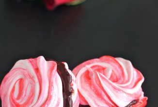 Безе с шоколадной начинкой