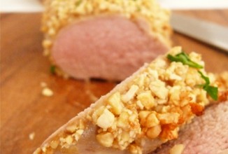 Свиная вырезка в ореховой панировке