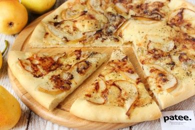Рецепт Пицца с грушей и сыром горгонзола