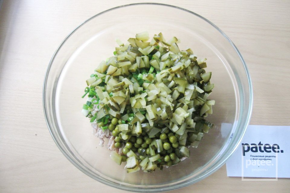 Салат из индейки с сыром и зеленым горошком - Шаг 8