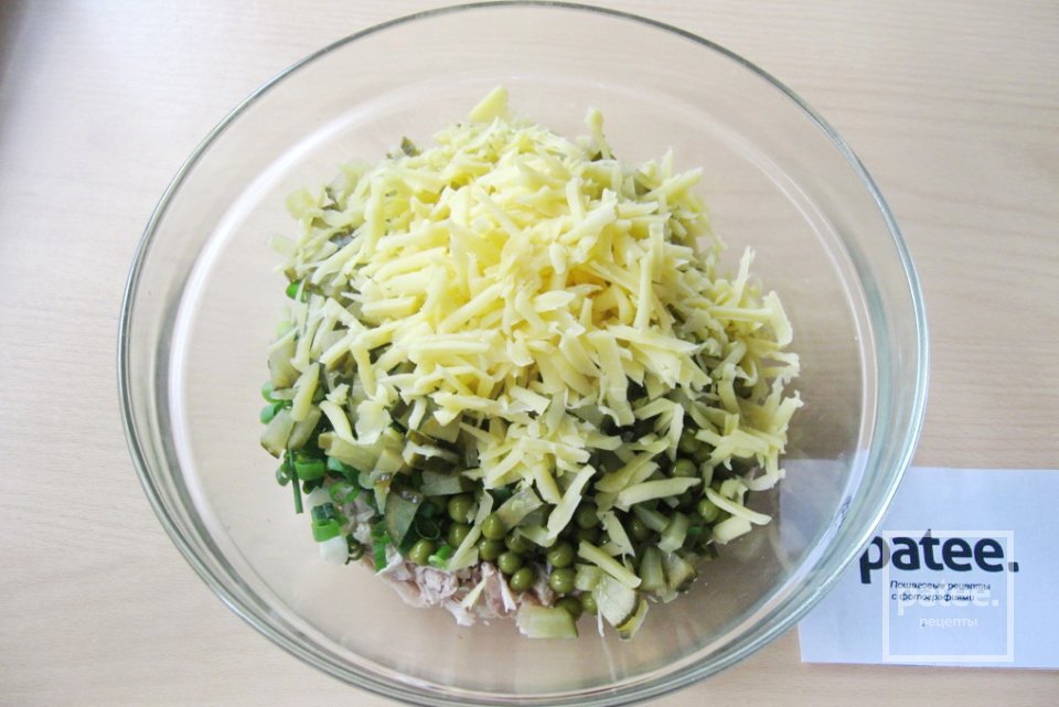 Салат из индейки с сыром и зеленым горошком - Шаг 10