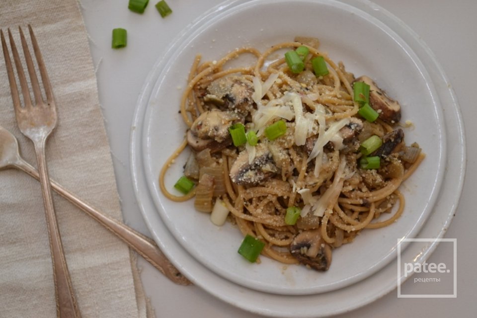 Спагетти с грибами и сыром - Шаг 10