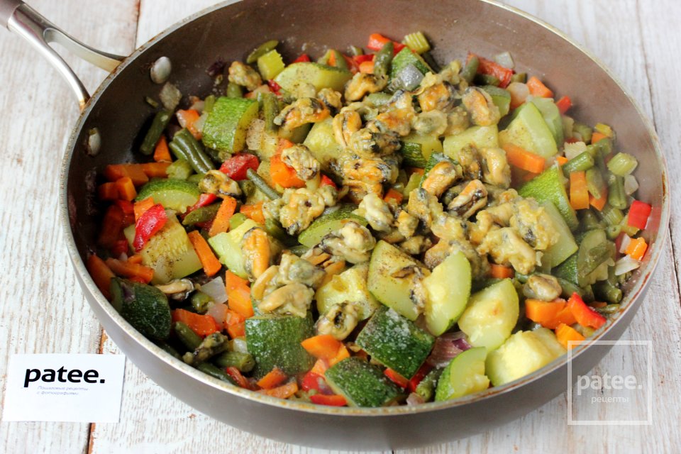 Мидии с овощами - Шаг 12