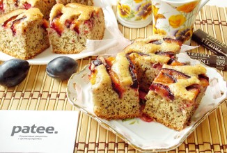 Ореховый пирог со сливами