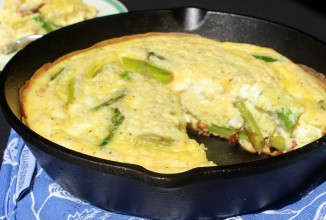 Фриттата со спаржей и ветчиной