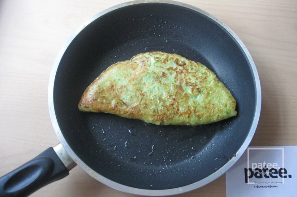 Кабачковые чебуреки с мясом - Шаг 14