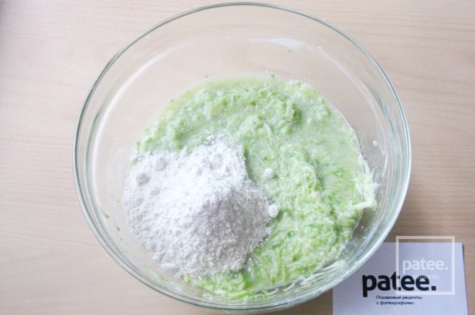 Кабачковые чебуреки с мясом - Шаг 9