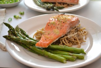 Лосось с чесноком