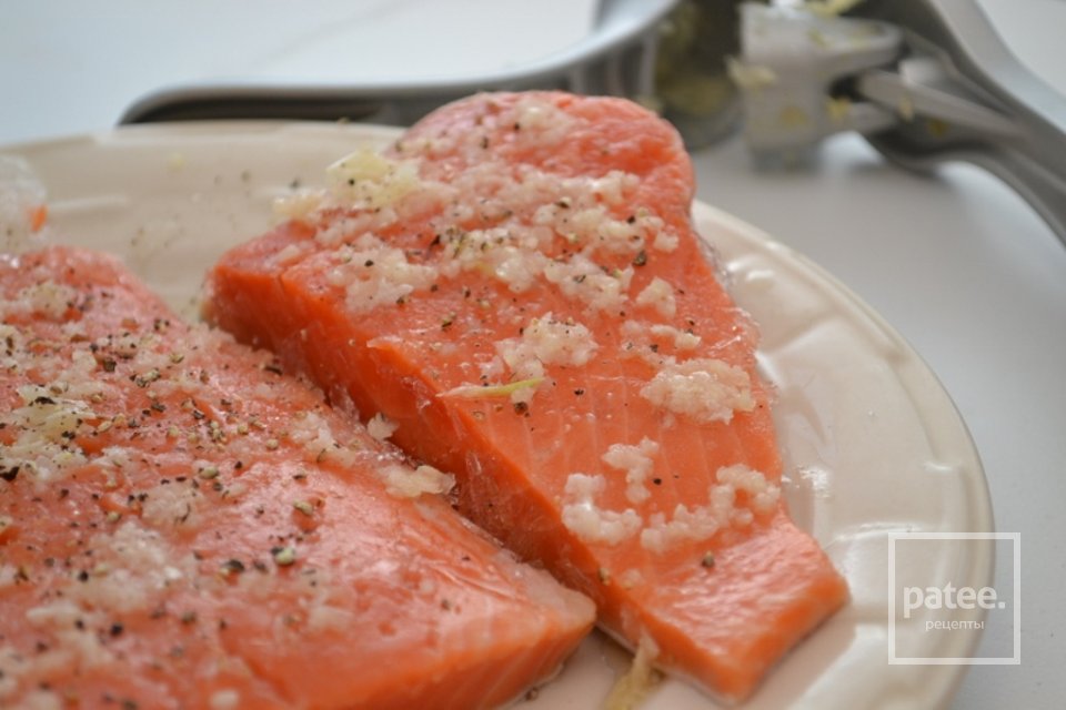 Лосось с чесноком - Шаг 2