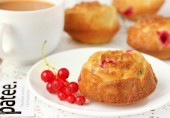 Сливочные кексы с красной смородиной