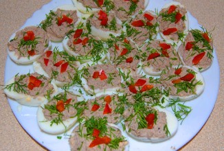 Яйца, фаршированные тунцом