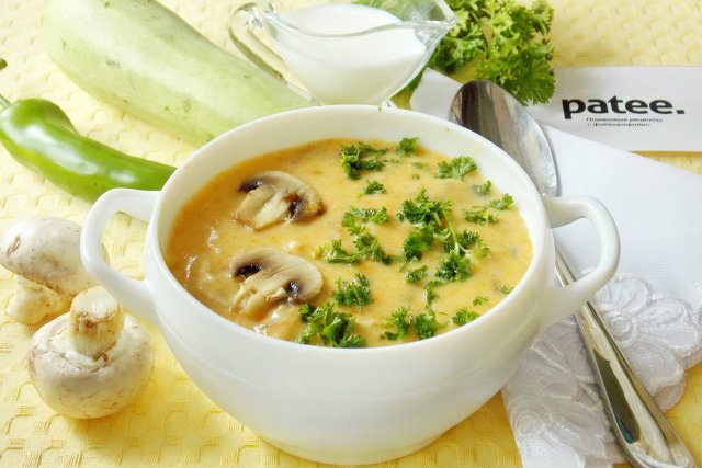 Суп  с курицей, сливками и грибами