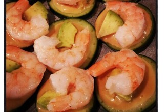 Креветки с васаби, огурцом и авокадо