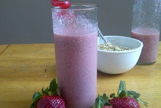 Овсяной смузи с клубникой