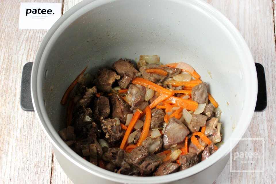 Плов с сердцем в мультиварке - Шаг 9