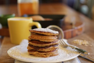 Блины с яблоками и орехами