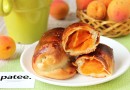 Пирожки из дрожжевого теста с абрикосами