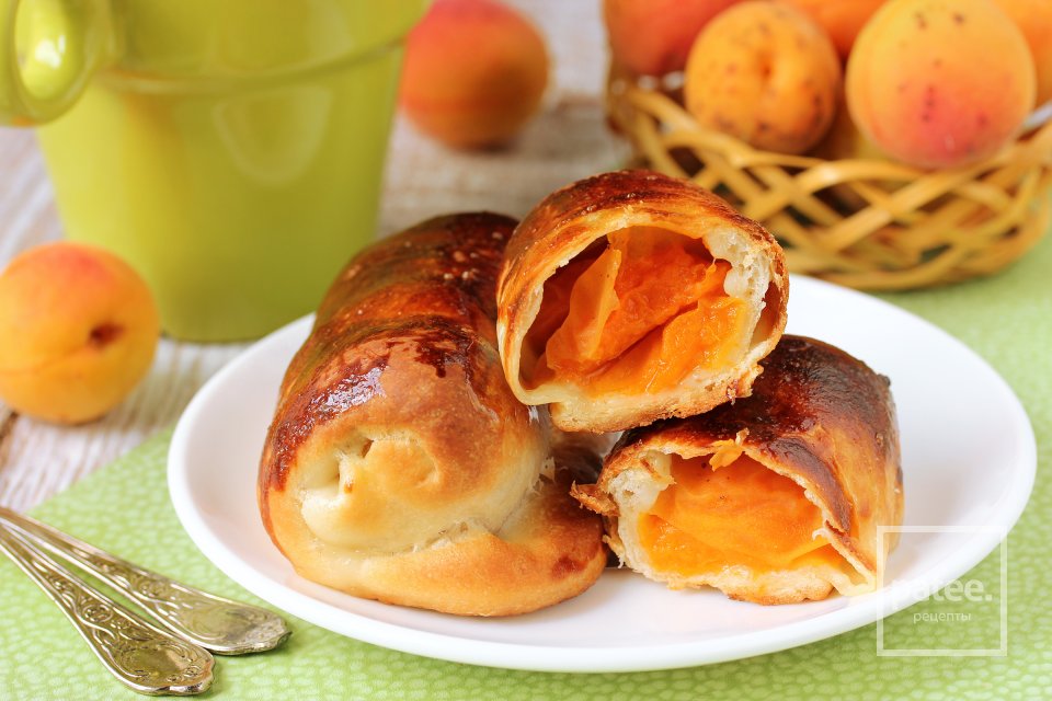 Пирожки из дрожжевого теста с абрикосами - Шаг 16