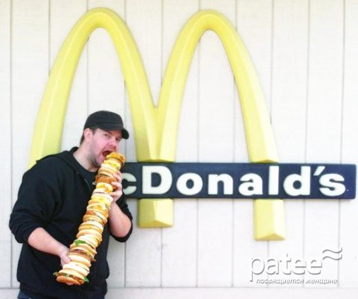 Башня из сэндвичей McDonald's