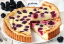 Сметанный пирог с ежевикой