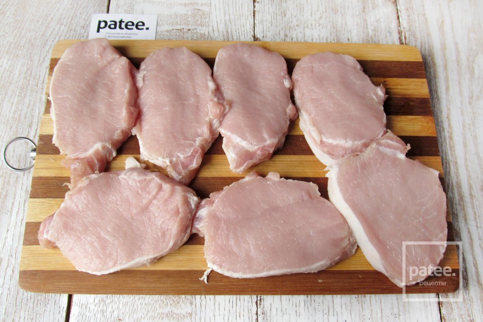 Свиные отбивные с помидорами и брынзой - Шаг 2