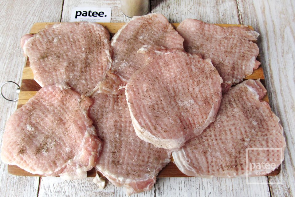 Свиные отбивные с помидорами и брынзой - Шаг 5