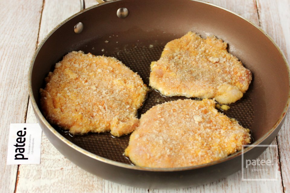 Свиные отбивные с помидорами и брынзой - Шаг 10