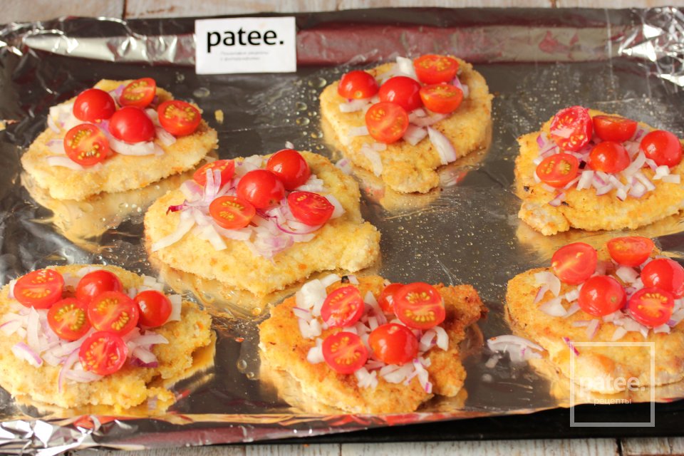 Свиные отбивные с помидорами и брынзой - Шаг 16