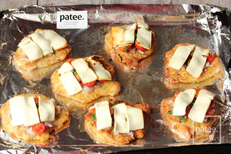 Свиные отбивные с помидорами и брынзой - Шаг 19