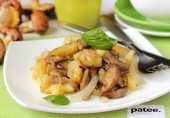 Маслята, жаренные с картофелем на сковороде