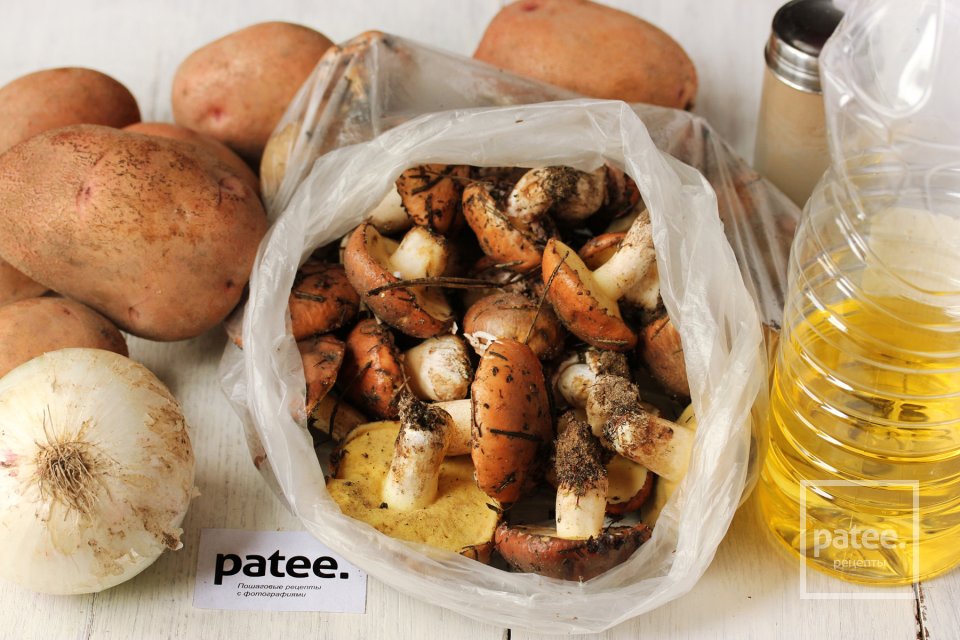 Маслята, жаренные с картофелем на сковороде - Шаг 1