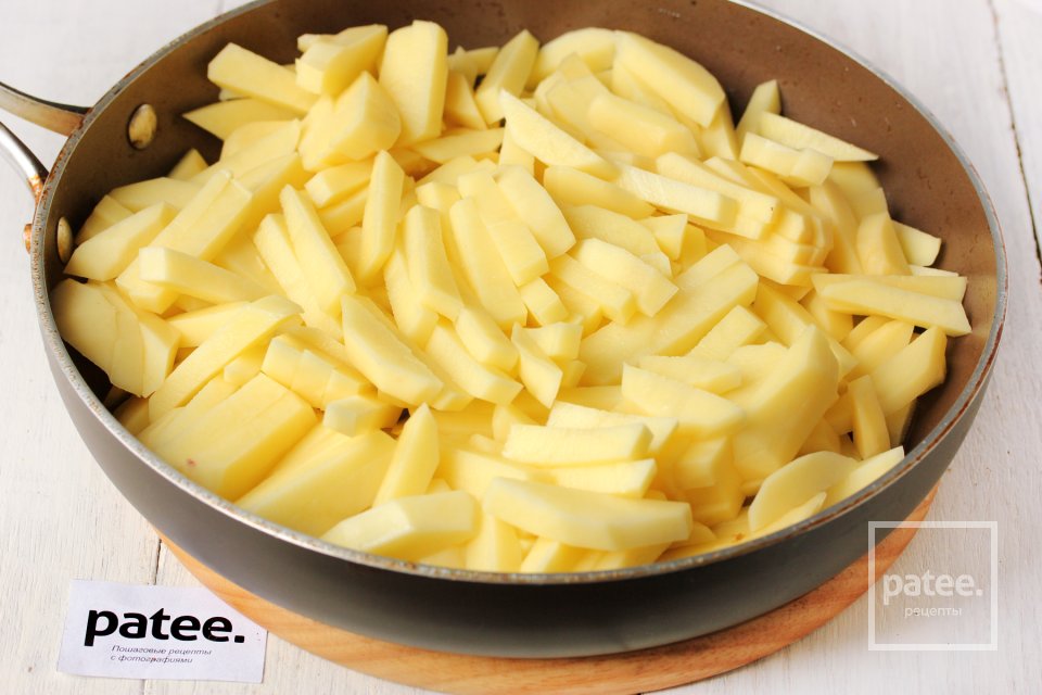 Маслята, жаренные с картофелем на сковороде - Шаг 5