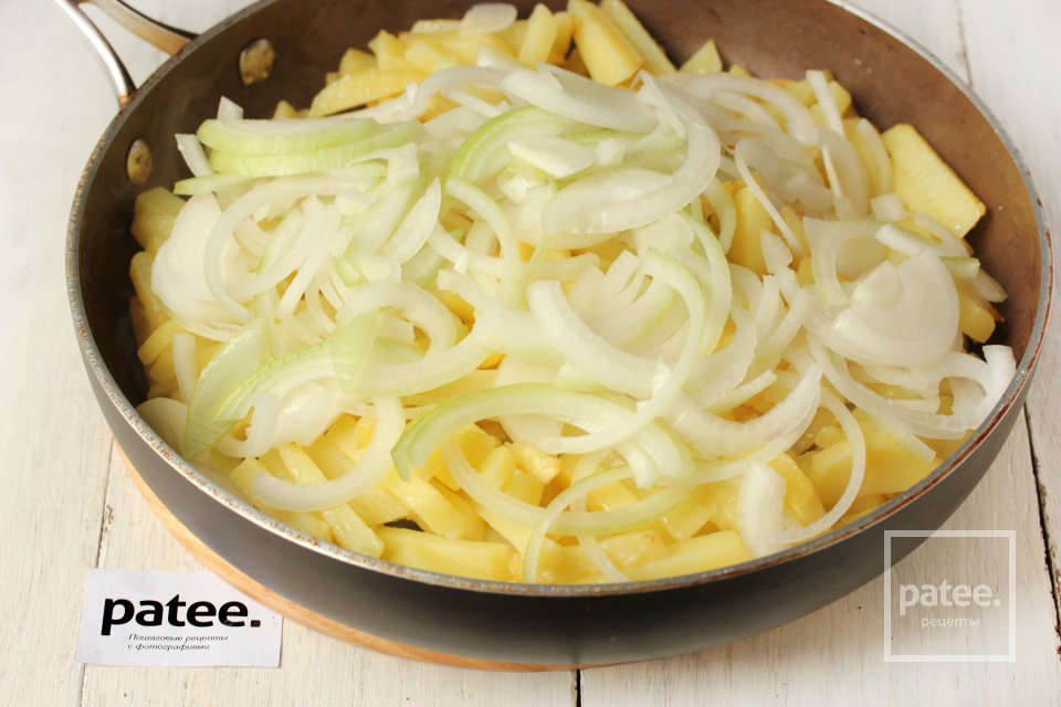 Маслята, жаренные с картофелем на сковороде - Шаг 8