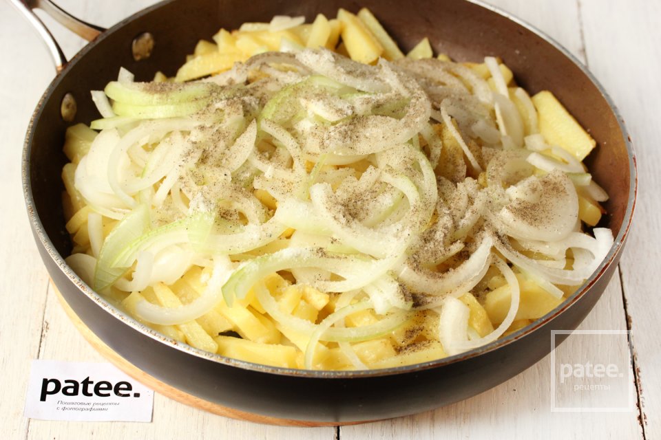 Маслята, жаренные с картофелем на сковороде - Шаг 9