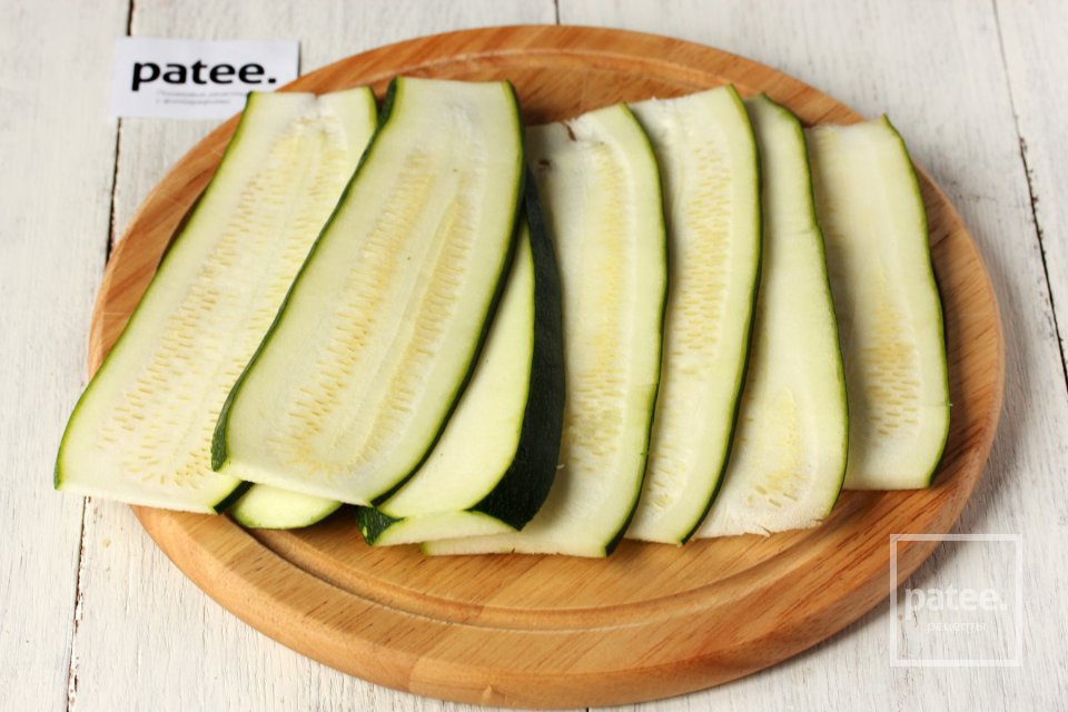 Рулетики из цуккини с сыром - Шаг 2