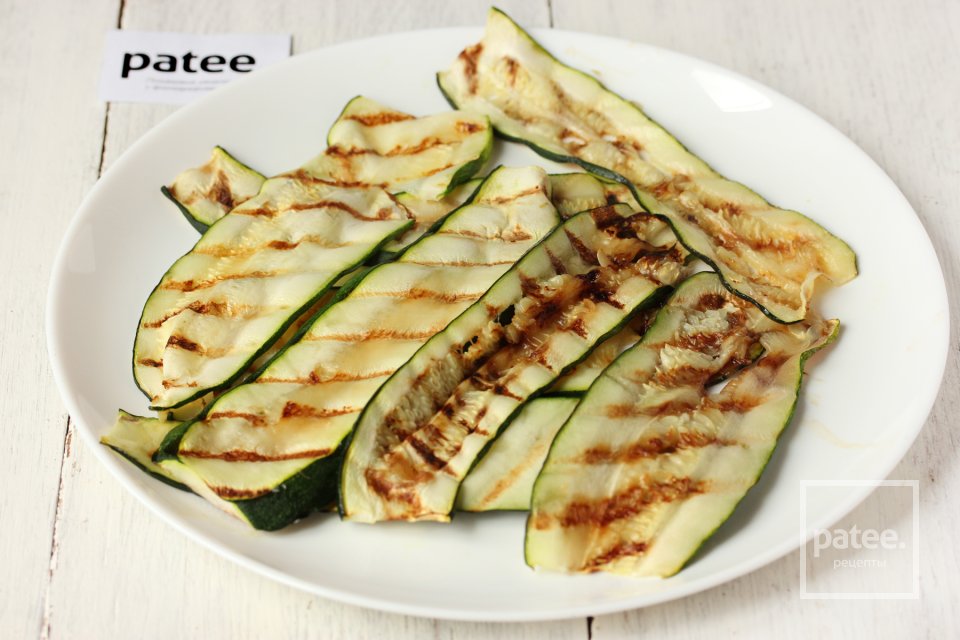 Рулетики из цуккини с сыром - Шаг 6