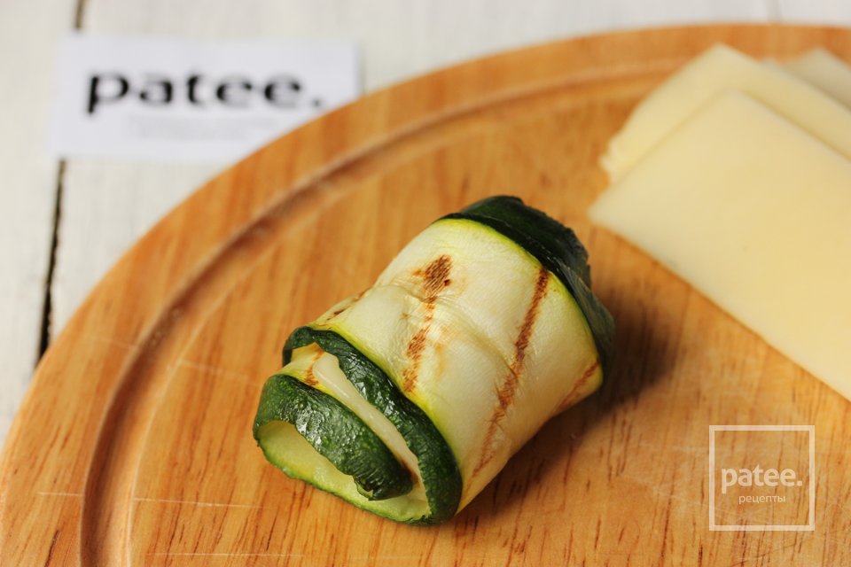 Рулетики из цуккини с сыром - Шаг 8