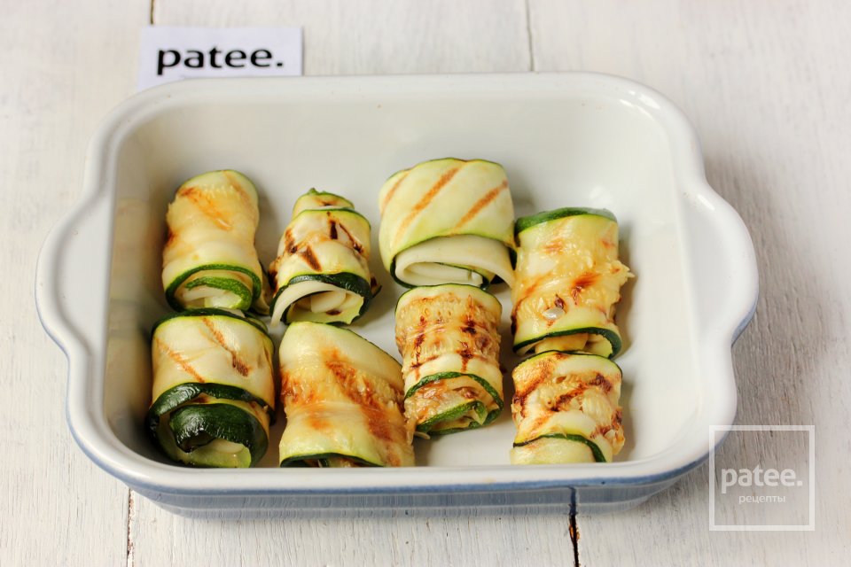 Рулетики из цуккини с сыром - Шаг 9