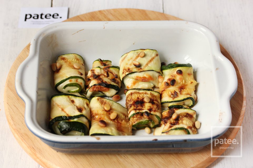 Рулетики из цуккини с сыром - Шаг 11