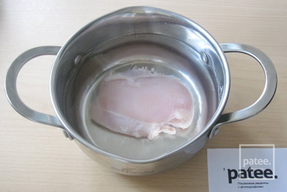 Салат с куриной грудкой, ананасом и яблоком - Шаг 2