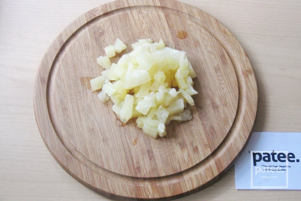 Салат с куриной грудкой, ананасом и яблоком - Шаг 3