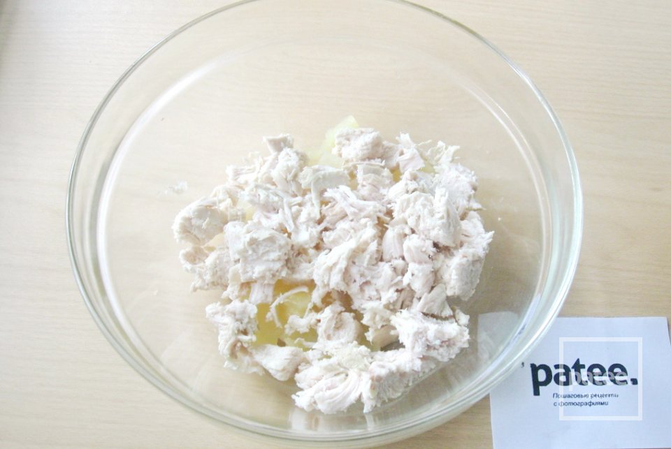 Салат с куриной грудкой, ананасом и яблоком - Шаг 6