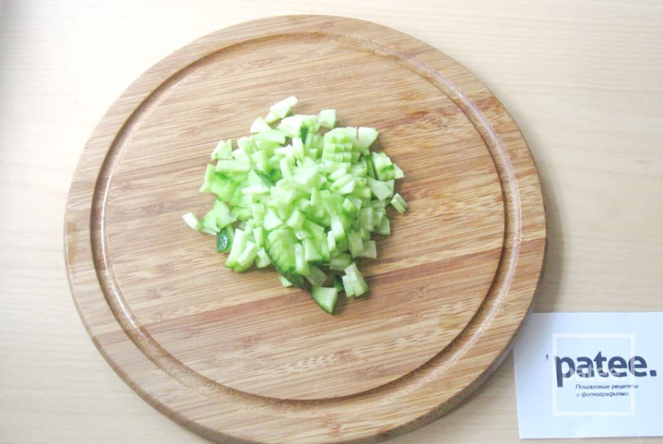 Салат с куриной грудкой, ананасом и яблоком - Шаг 7