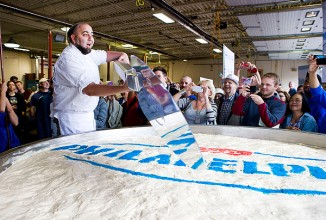 В США приготовили самый большой чизкейк в мире