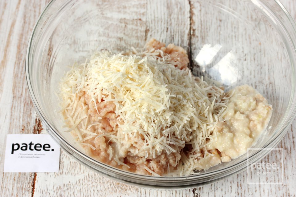 Куриные котлеты с пармезаном и базиликом - Шаг 7