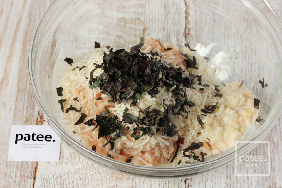 Куриные котлеты с пармезаном и базиликом - Шаг 8