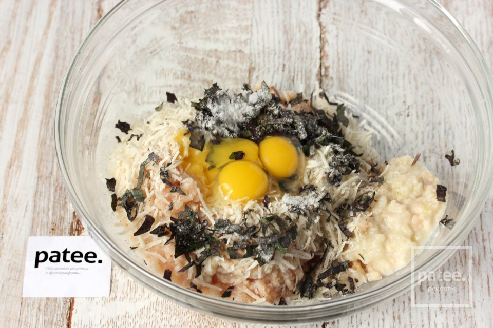 Куриные котлеты с пармезаном и базиликом - Шаг 9