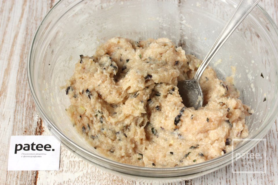 Куриные котлеты с пармезаном и базиликом - Шаг 10