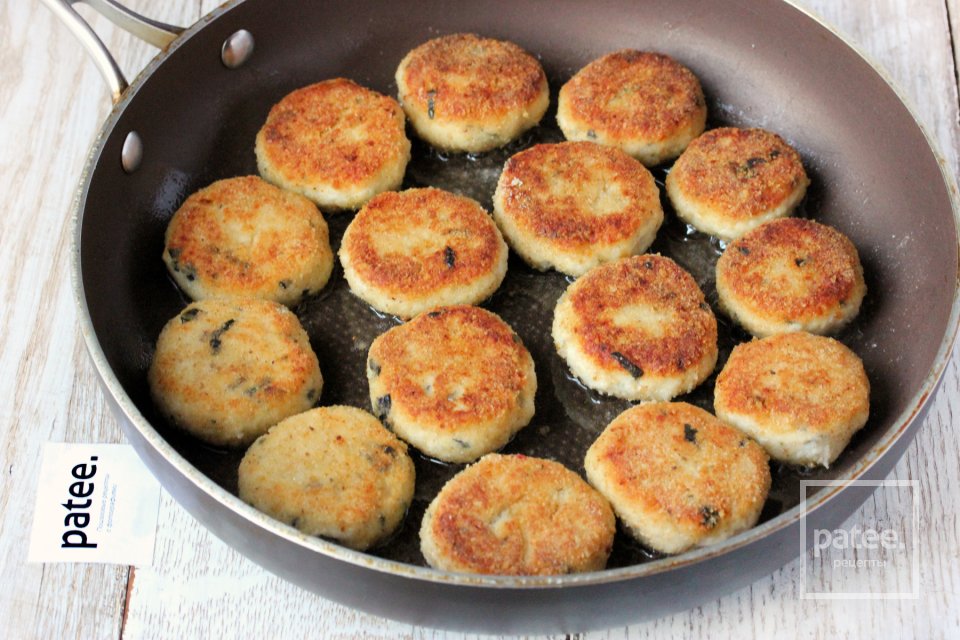 Куриные котлеты с пармезаном и базиликом - Шаг 13