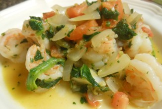 Пряные креветки с овощами